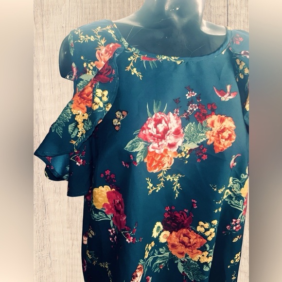 Live 4 Truth Women's Floral Ruffle Sleeve Open Shoulder Blouse Size XL - Picture 3 of 8
